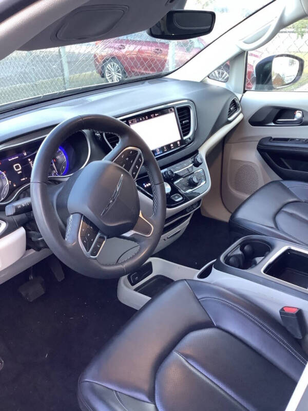 2023 Chrysler Pacifica Touring L