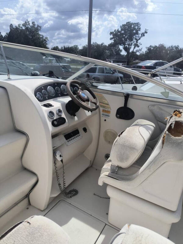2001 Sea Ray 225 Weekender