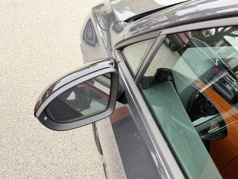 2023 Volkswagen Golf GTI 40th Anniversary Edition