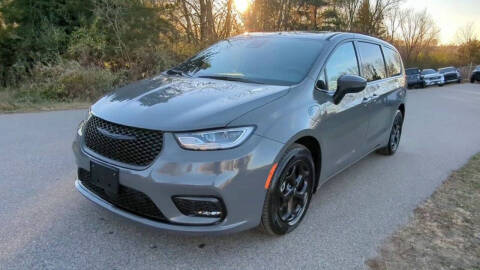 2023 Chrysler Pacifica Plug-In Hybrid Touring L