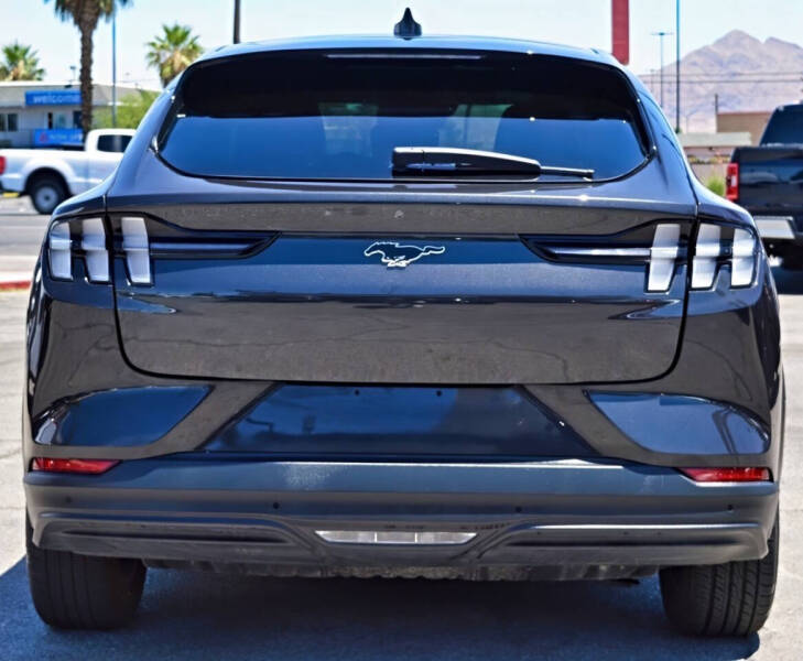 2022 Ford Mustang Mach-E Select