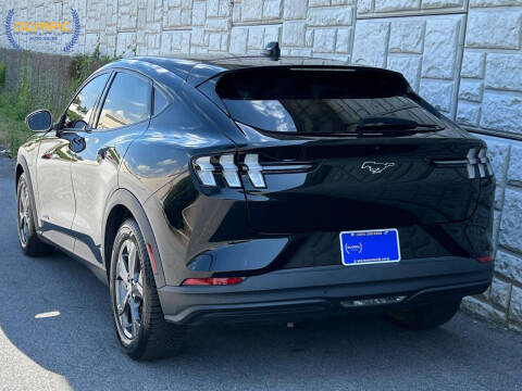 2022 Ford Mustang Mach-E Select