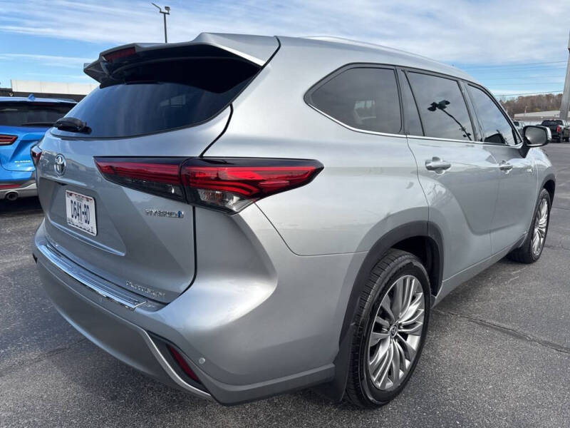 2021 Toyota Highlander Hybrid Platinum