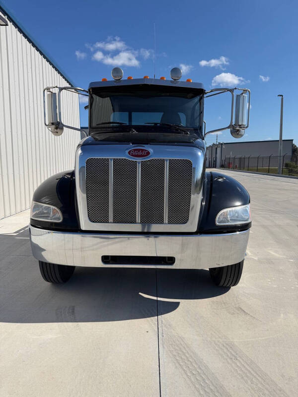 2019 Peterbilt 337