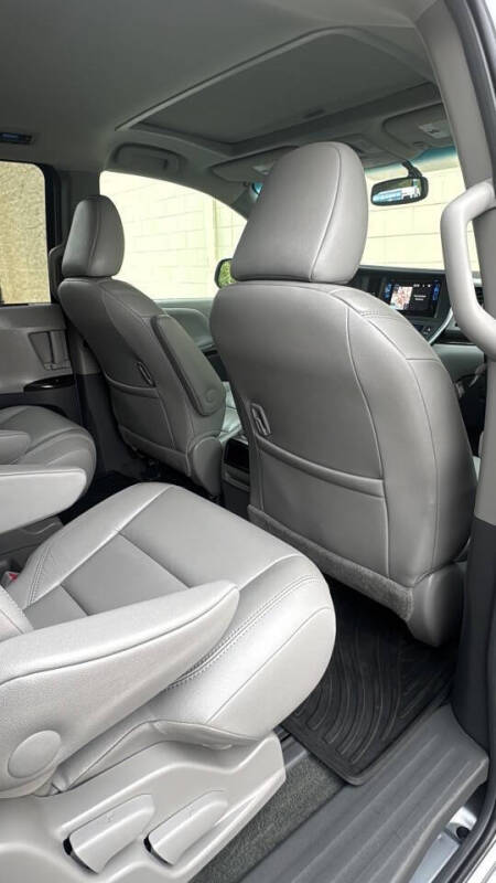 2016 Toyota Sienna XLE 8-Passenger