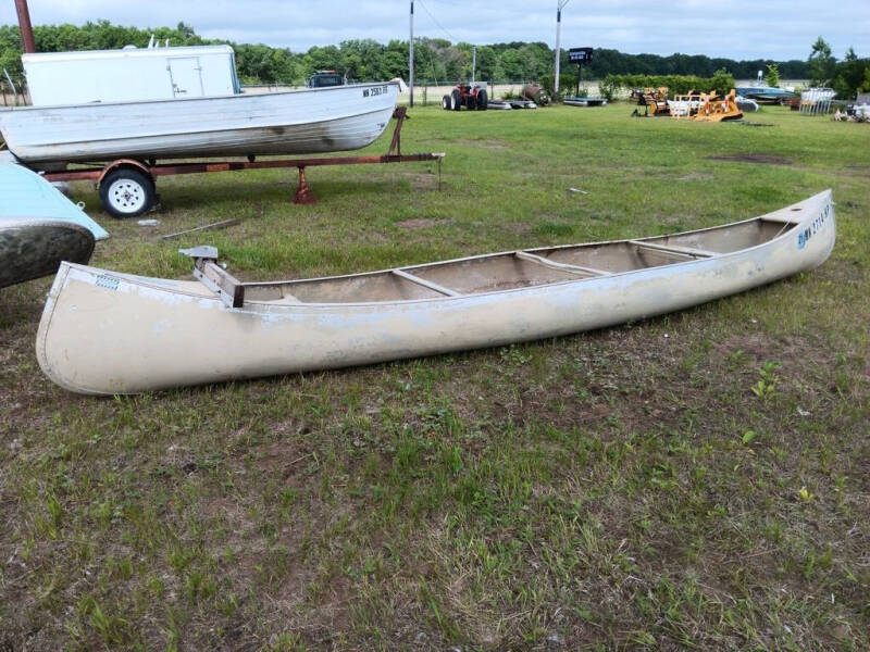 17' Alumacraft Canoe