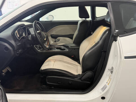 2015 Dodge Challenger SXT Plus