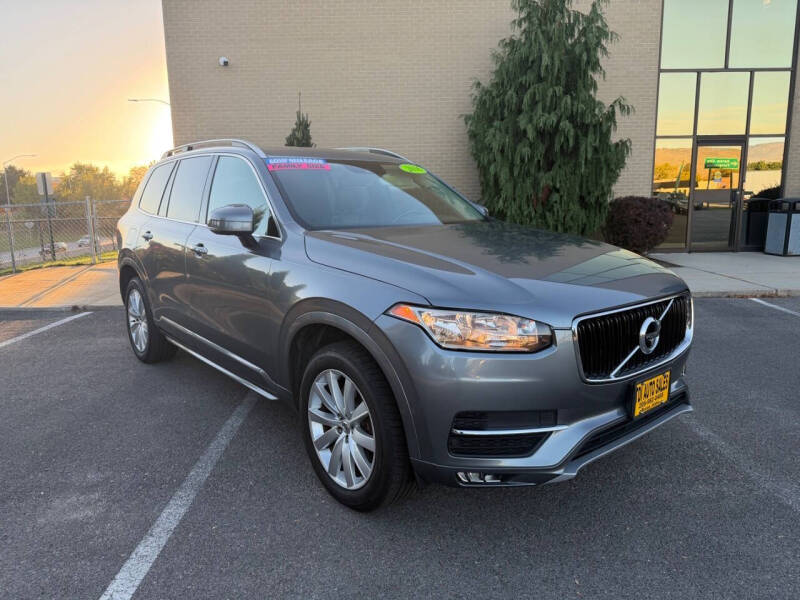 2016 Volvo XC90 T6 Momentum
