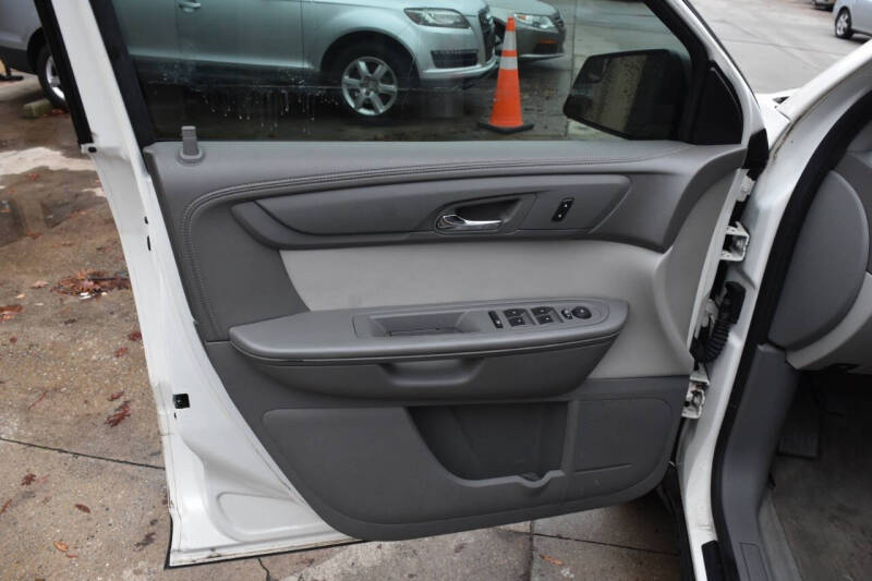 2013 GMC Acadia SLE-2