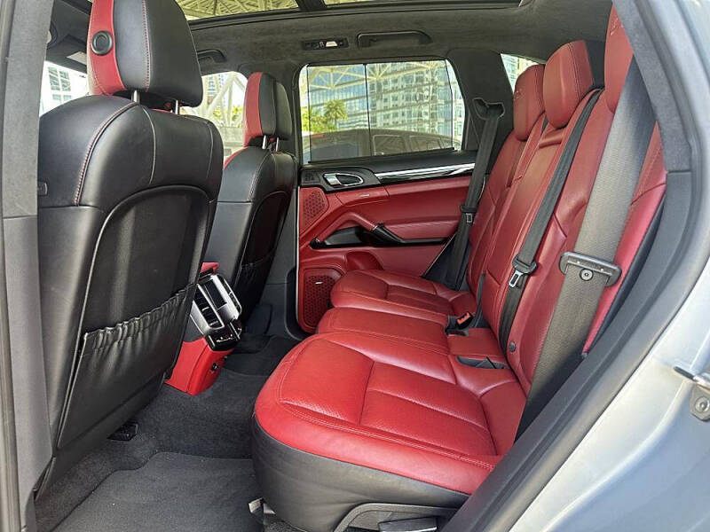 2016 Porsche Cayenne GTS