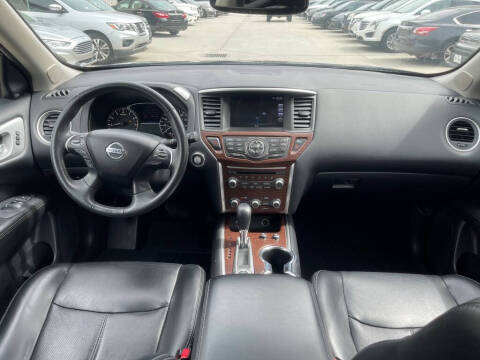 2017 Nissan Pathfinder Platinum