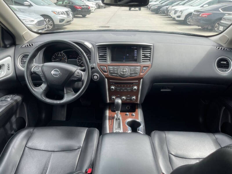 2017 Nissan Pathfinder Platinum