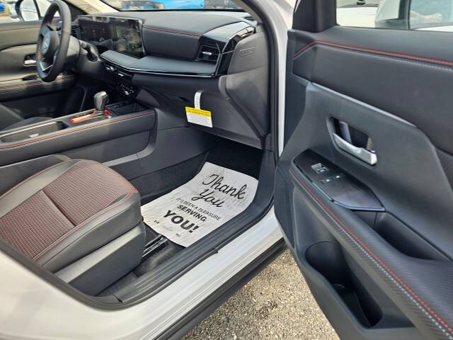 2025 Nissan Kicks SR