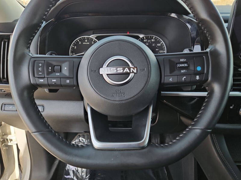 2025 Nissan Pathfinder SV