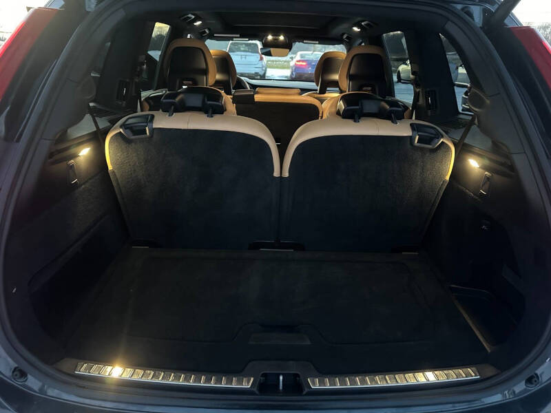 2017 Volvo XC90 T6 Momentum