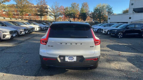 2026 Volvo XC40 B5 Ultra Black Edition