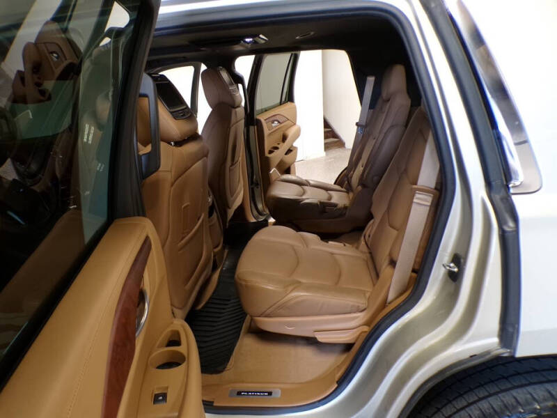 2017 Cadillac Escalade Platinum