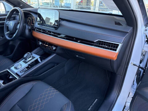 2024 Mitsubishi Outlander SEL