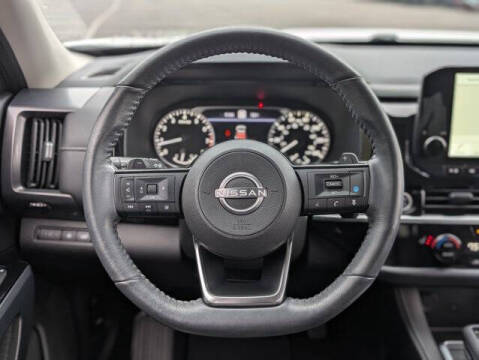 2024 Nissan Pathfinder SL