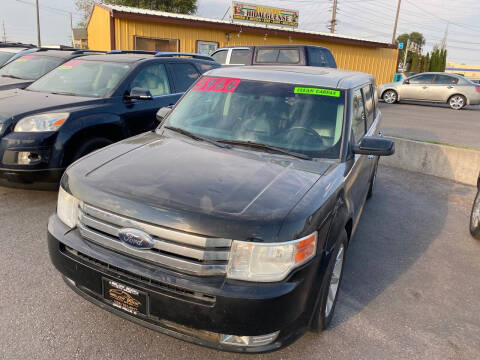 2009 Ford Flex for sale at BELOW BOOK AUTO SALES in Idaho Falls ID