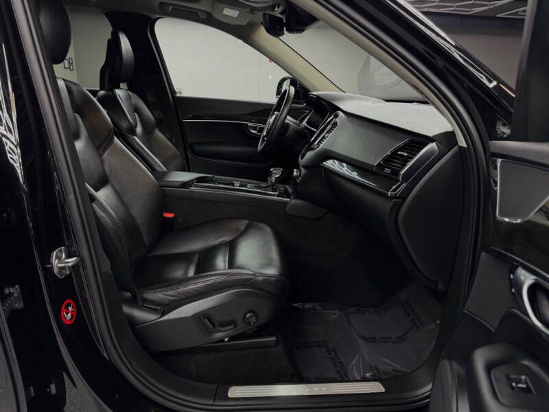 2018 Volvo XC90 T6 Momentum