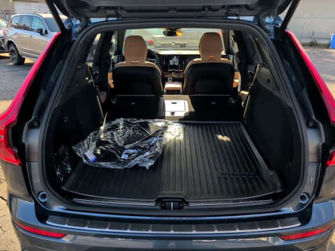 2025 Volvo XC60 B5 Ultra Dark Theme