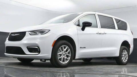 2024 Chrysler Pacifica Touring