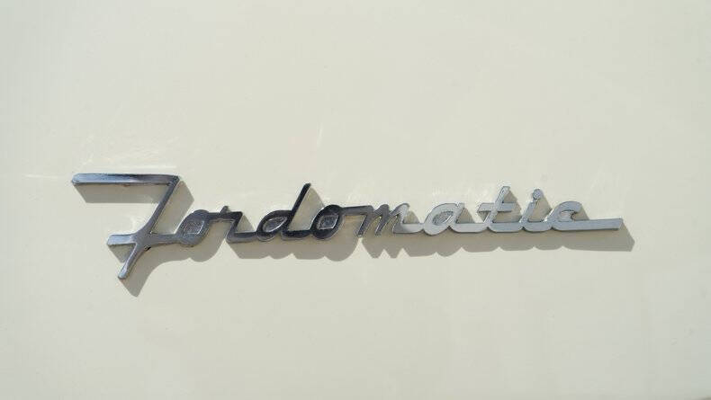 1953 Ford Crestline