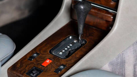 1987 Mercedes-Benz 560-Class 560 SL