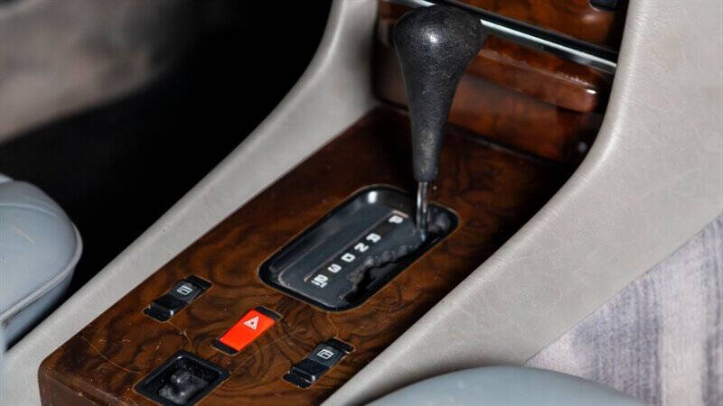 1987 Mercedes-Benz 560-Class 560 SL