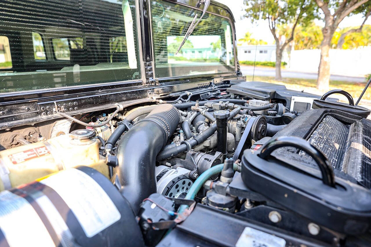 2004 HUMMER H1 70