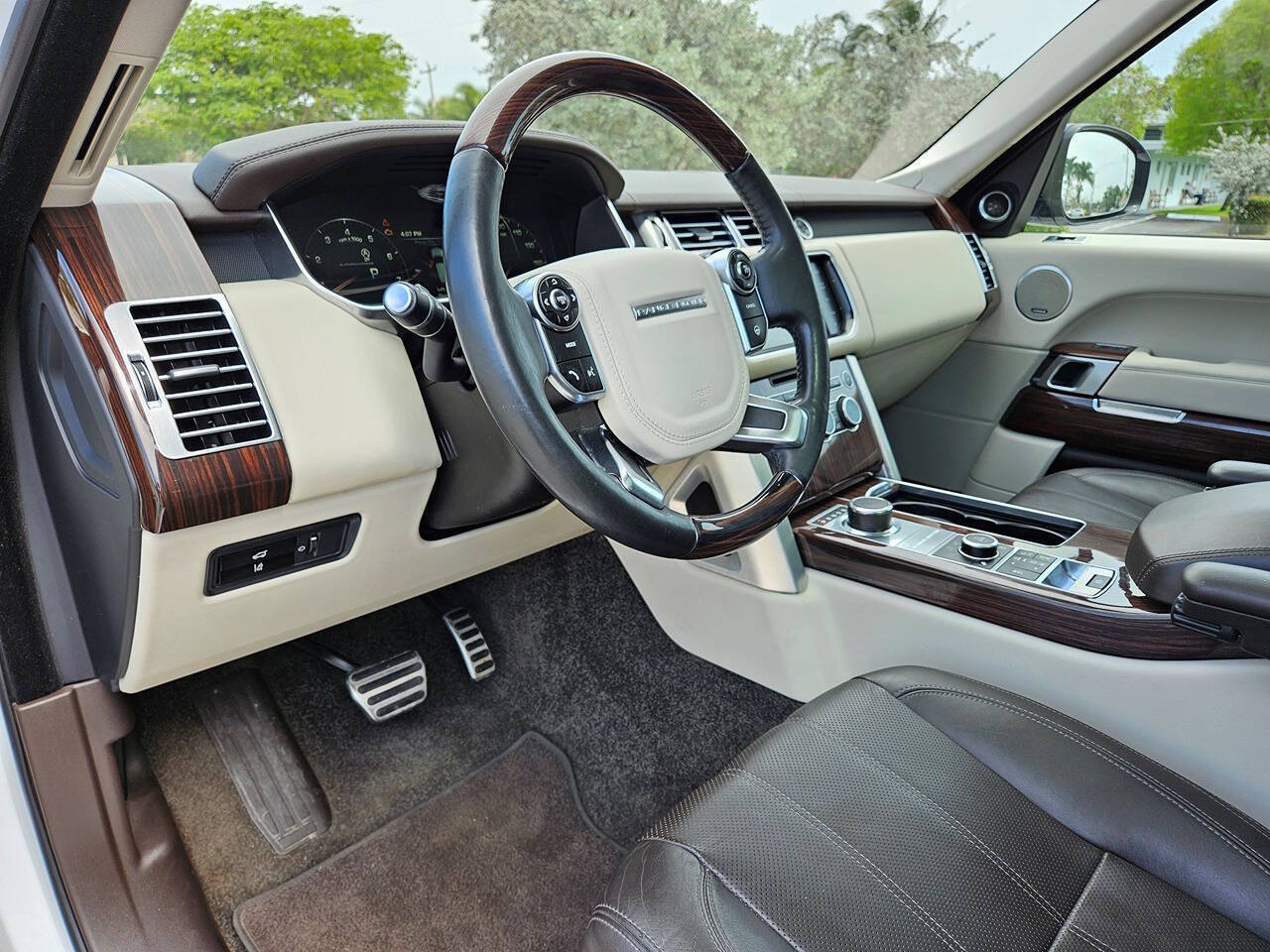 2014 Land Rover Range Rover 24