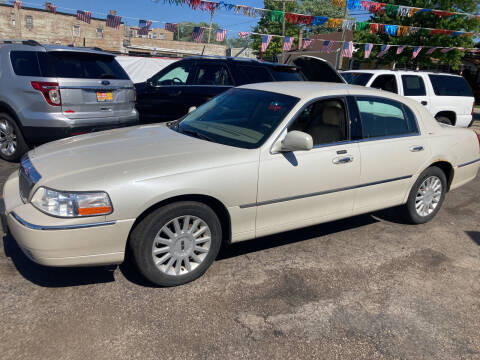 2005 Lincoln Town Car for sale at RON'S AUTO SALES INC in Cicero IL