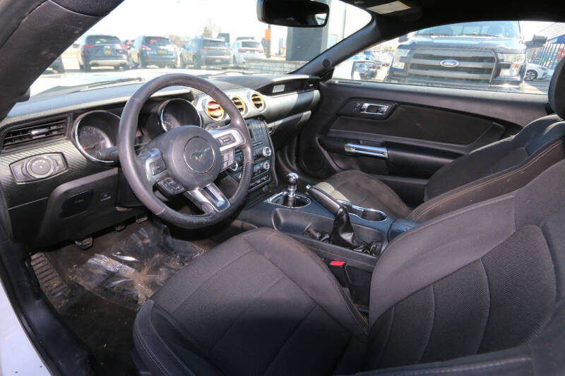 2016 Ford Mustang V6