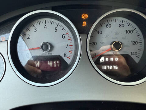 2012 Volkswagen Routan SE