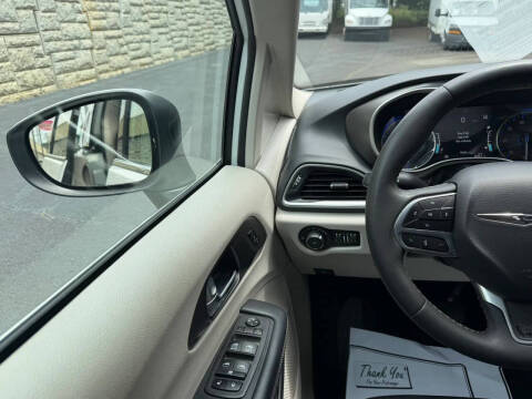 2023 Chrysler Pacifica Touring L