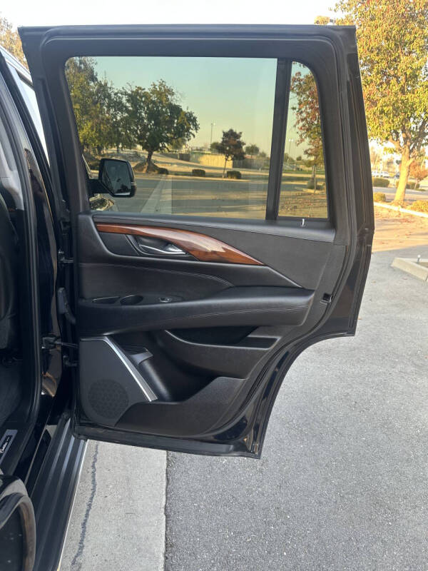 2016 Cadillac Escalade Luxury Collection