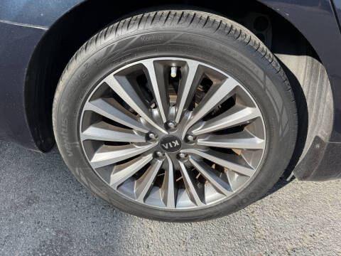 2017 Kia Cadenza Premium