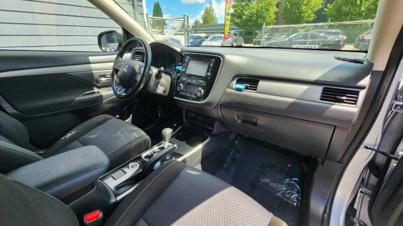 2017 Mitsubishi Outlander ES