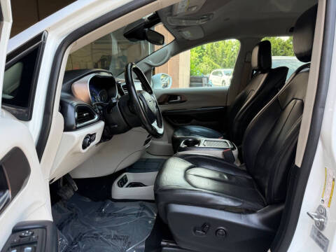 2017 Chrysler Pacifica Touring-L Plus