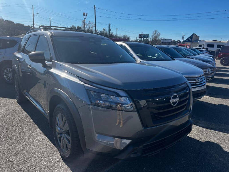 2024 Nissan Pathfinder SV