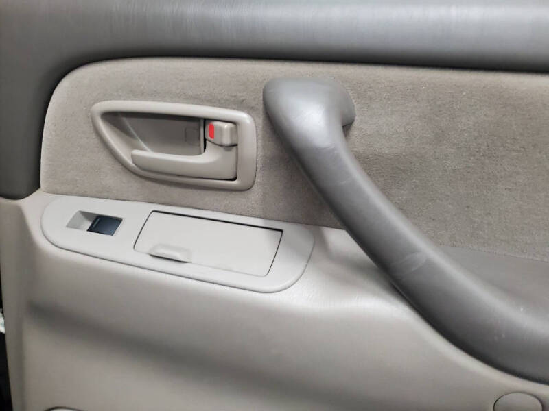 2005 Toyota Sequoia SR5