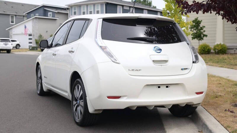 2011 Nissan LEAF SV