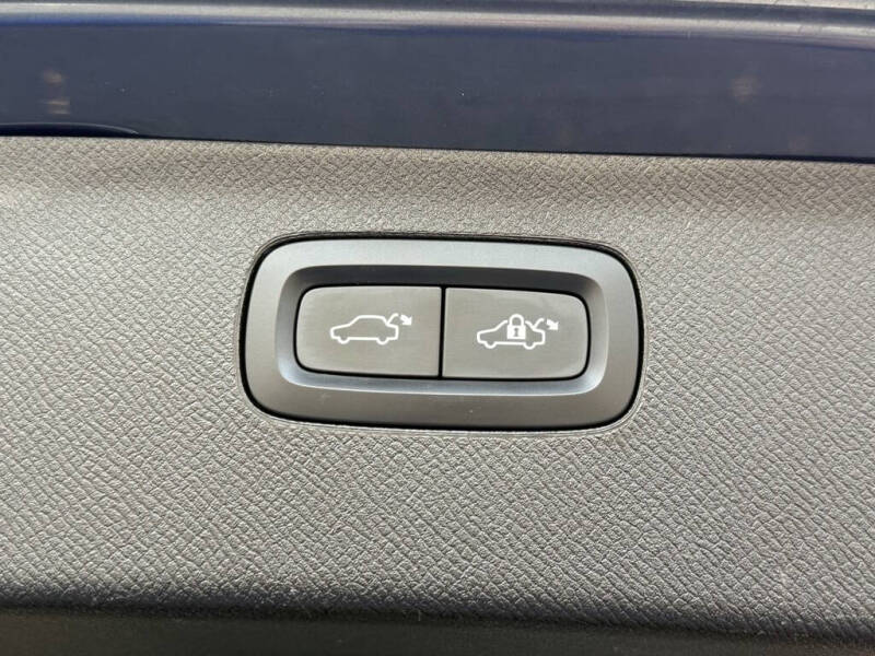 2023 Volvo XC90 B5 Plus Bright Theme