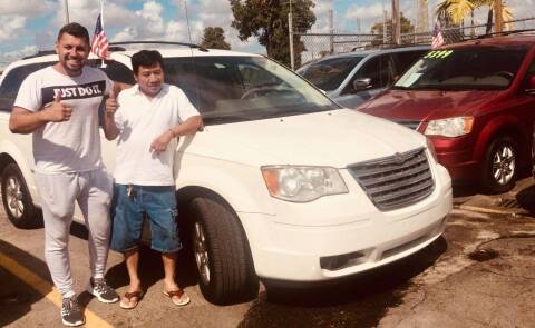2009 Chrysler Town and Country for sale at LA Motors Miami in Miami FL