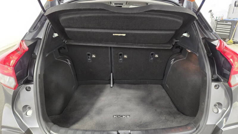 2020 Nissan Kicks SR