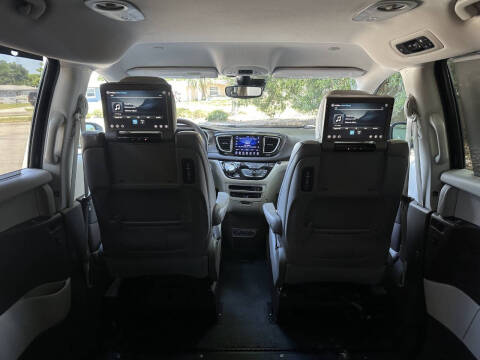 2017 Chrysler Pacifica Touring-L Plus