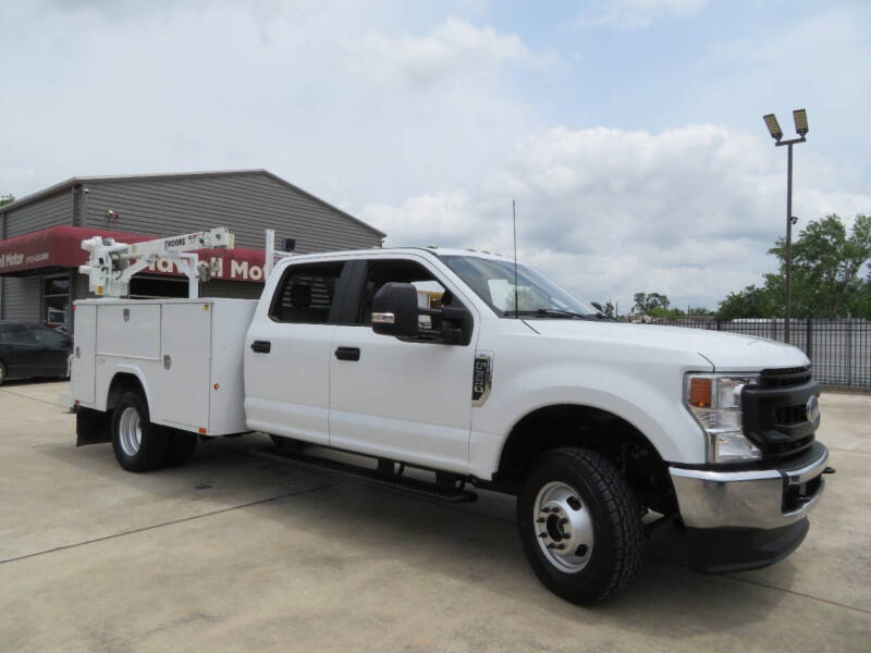 2022 Ford F-350 Super Duty Chassis Cab XL's photo