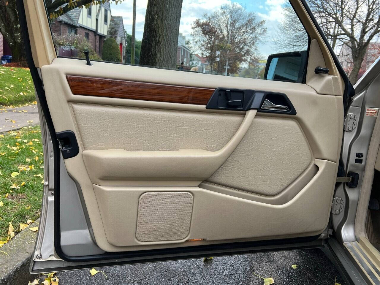 1990 Mercedes-Benz 300-Class  - $6,900