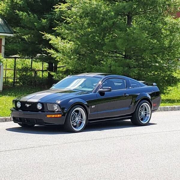 2006 Ford Mustang for sale at R & R AUTO SALES in Poughkeepsie NY